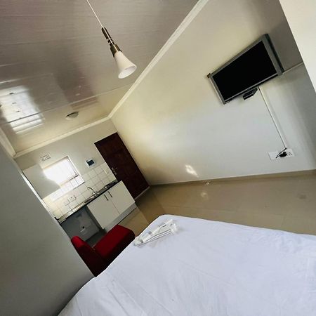 Victoria Guest Lodge Белвилл Экстерьер фото