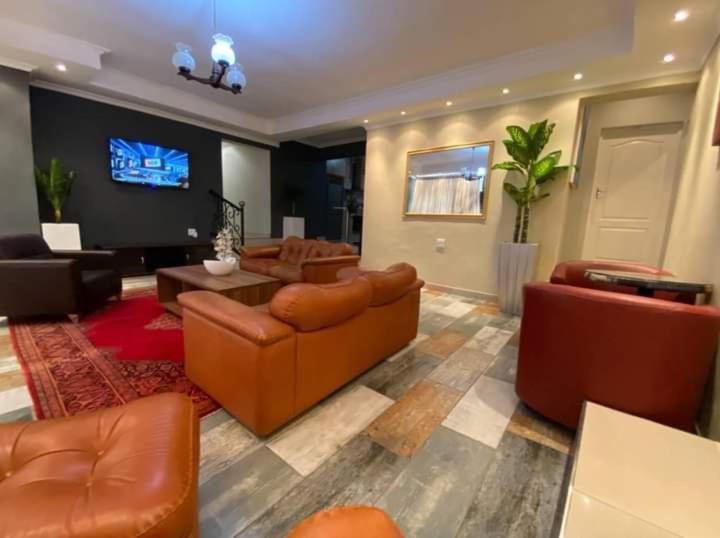 Victoria Guest Lodge Белвилл Экстерьер фото